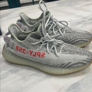 Yeezy Men’s Sneakers Gray and Red